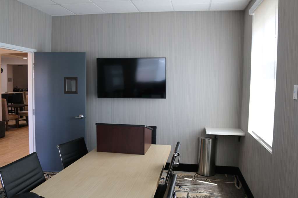 Best Western Plus New Barstow Inn & Suites - photo 25
