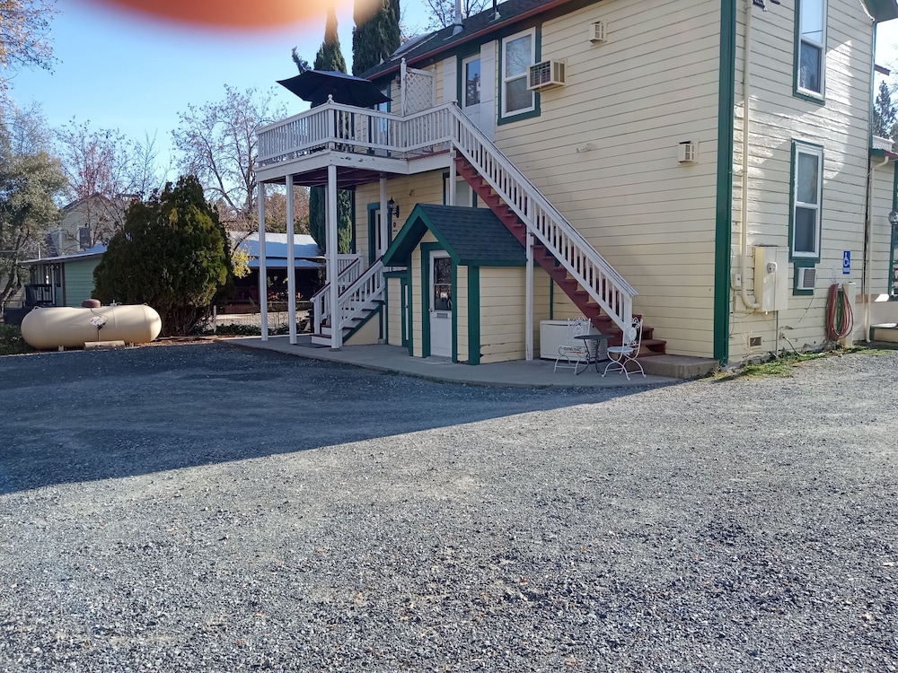 All Season's Groveland Inn - photo 48