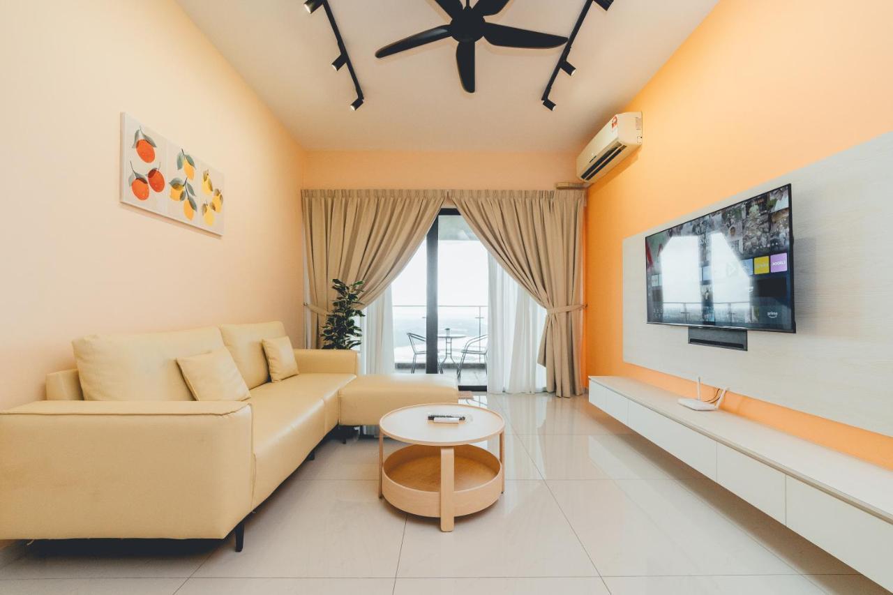 Danga Bay Pastel Hideout 3BR 7pax Balcony View by Our Stay — 4-Star Luxury Hotel in Johor Bahru, Malaysia