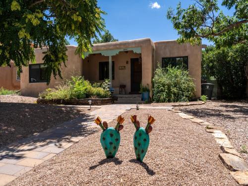Kiva Cottage by Kokopelli Property Management — 4-Star Luxury Hotel in Santa Fe, United States