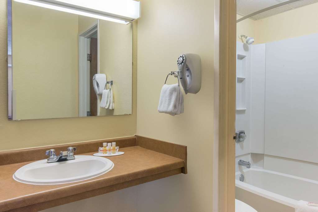 Days Inn by Wyndham Minot - photo 8