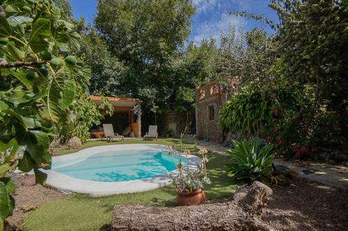 Villa Los Matos Pool and garden — 4-Star Luxury Hotel in Valleseco, Spain