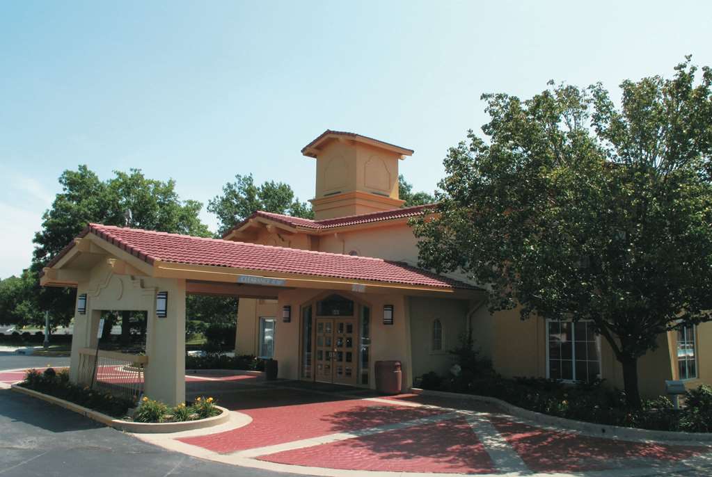 La Quinta Inn by Wyndham Kansas City Lenexa - photo 4