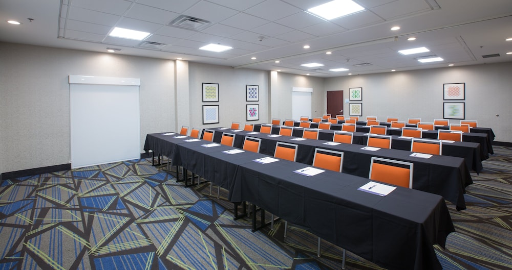 Holiday Inn Express Hotel & Suites Tupelo by IHG - photo 52
