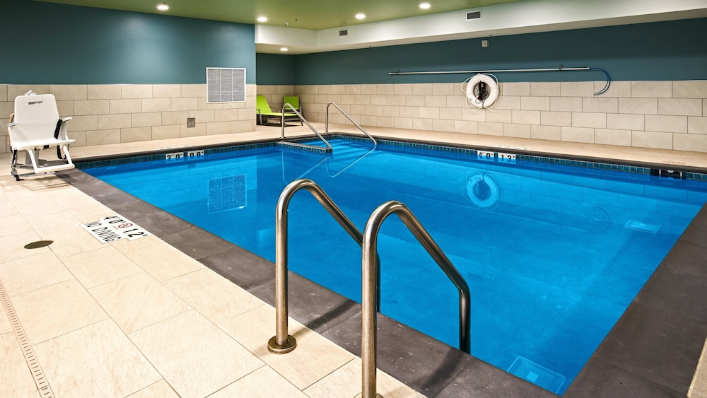 Holiday Inn Express & Suites Racine by IHG - photo 31
