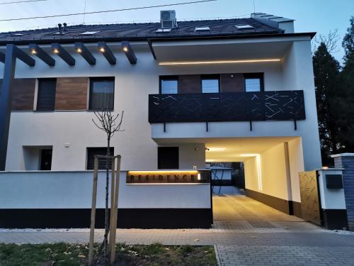 Bee You Apartman — 4-Star Luxury Hotel in Hajduszoboszlo, Hungary