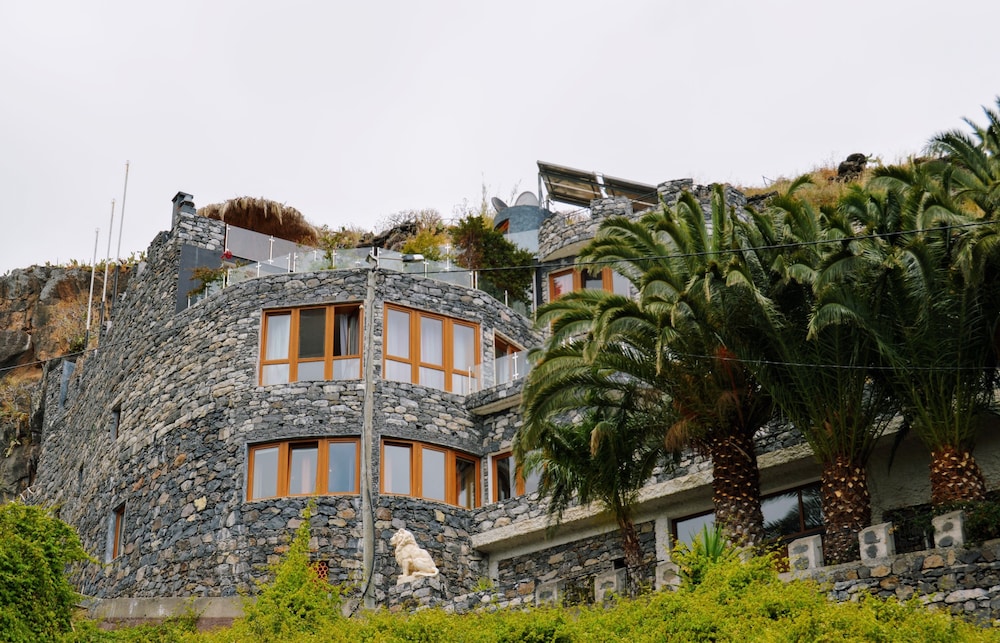 Castelo Austria T3 - carbon neutral hotel in Ponta Do Sol