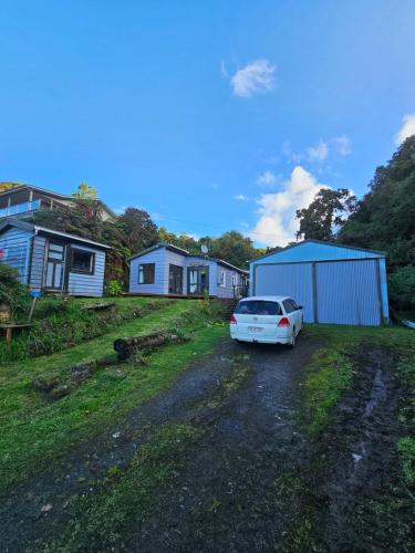 The kiwi batch - last minute hotel in Unknown City
