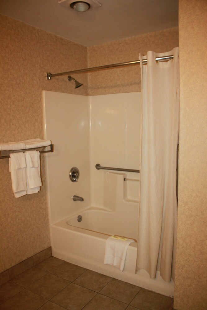 Port of Tacoma Inn - photo 22