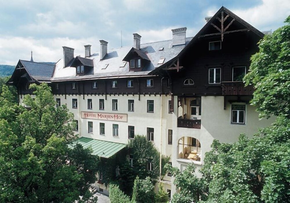 Hotel Marienhof — 4-Star Luxury Hotel in Reichenau Im Muehlkreis, Austria