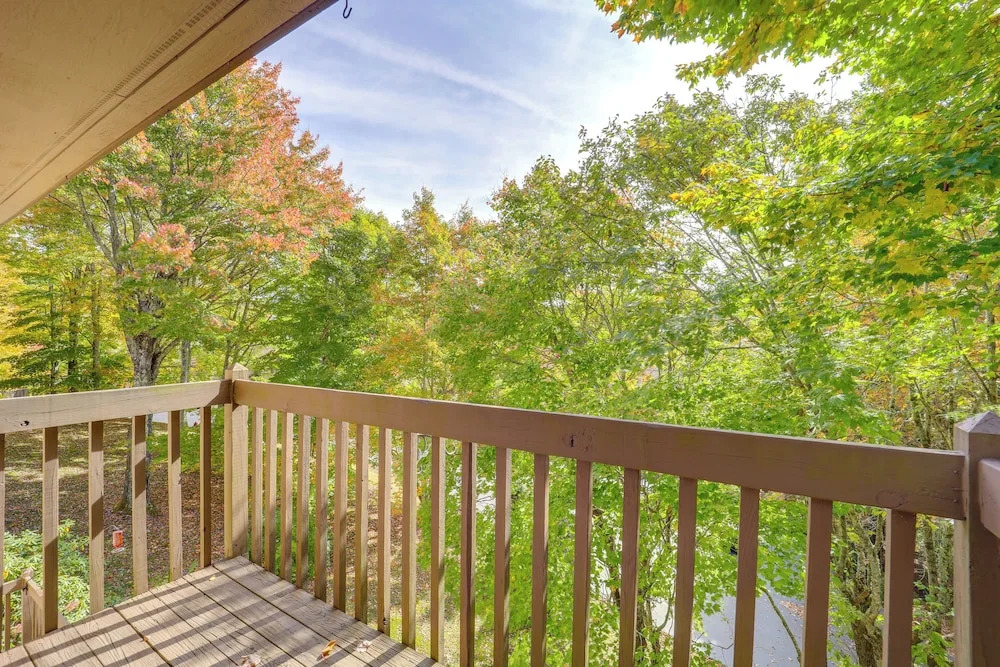 Half Mi To Sugar Mtn Resort Condo with Balcony - photo 12