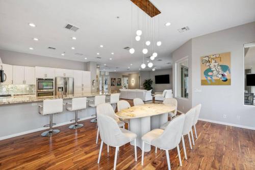 On Sunset Blvd 5 star retreat in Los Angeles, United States