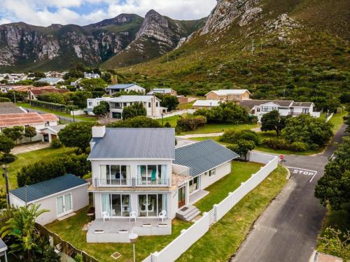 Nest Egg Holiday Home Voëlklip — 4-Star Luxury Hotel in Hermanus, South Africa