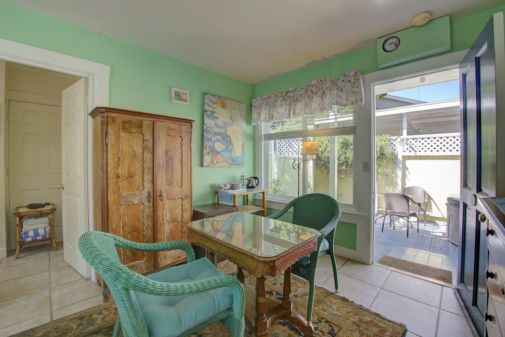 Secret Garden Inn and Cottages - photo 27