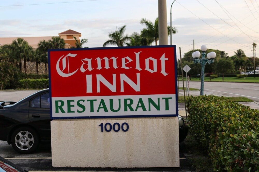 Camelot Waterfront Inn - photo 40