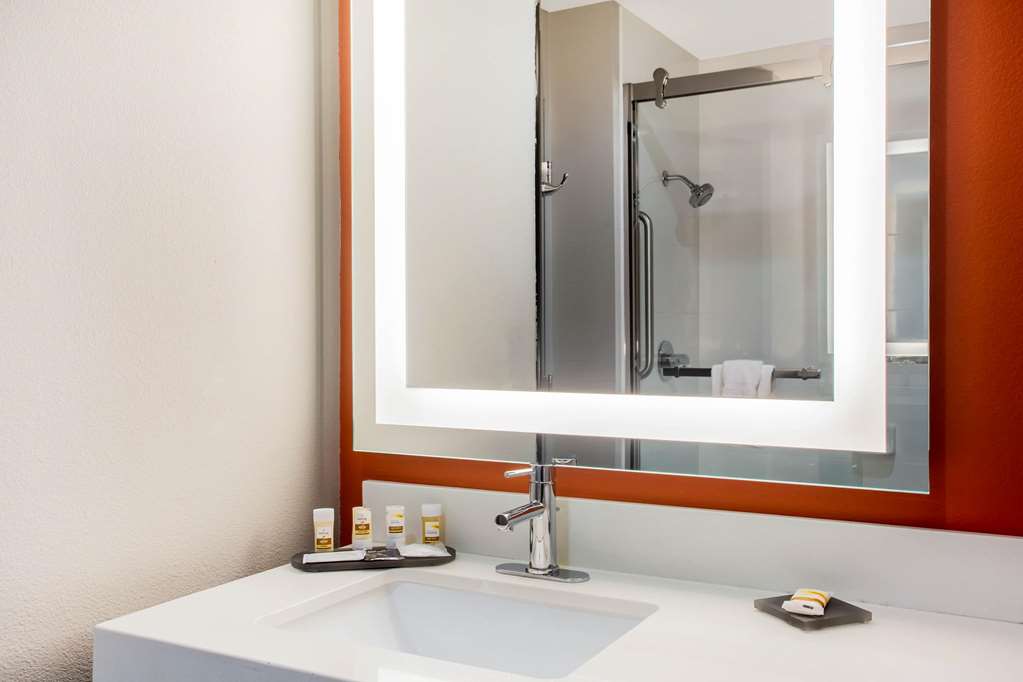 La Quinta Inn & Suites by Wyndham Pittsburg - photo 15