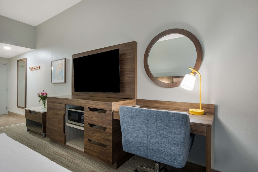 Hampton Inn Linden - photo 18