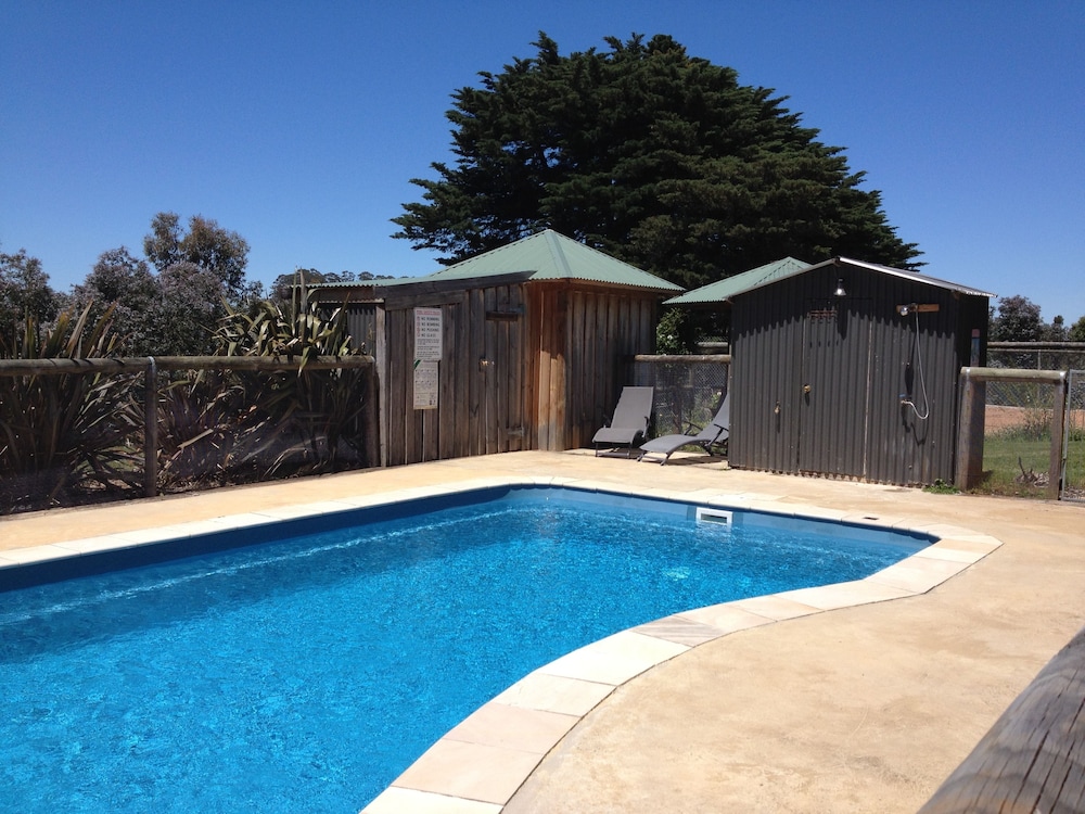 Neerim Country Cottages — 4-Star Luxury Hotel in Neerim South, Australia
