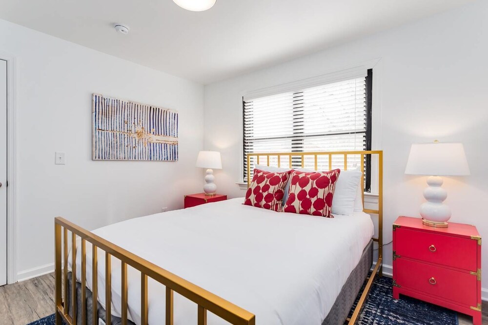 8 Bedrooms Comprised of 4 2BR Suites by Domio - photo 18