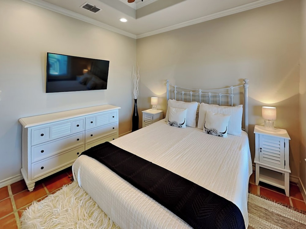 Salt and Horns by Silver Sands Vacation Rentals — 4-Star Luxury Hotel in Port Aransas, United States