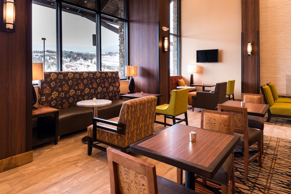 Hampton Inn & Suites Silverthorne - photo 3