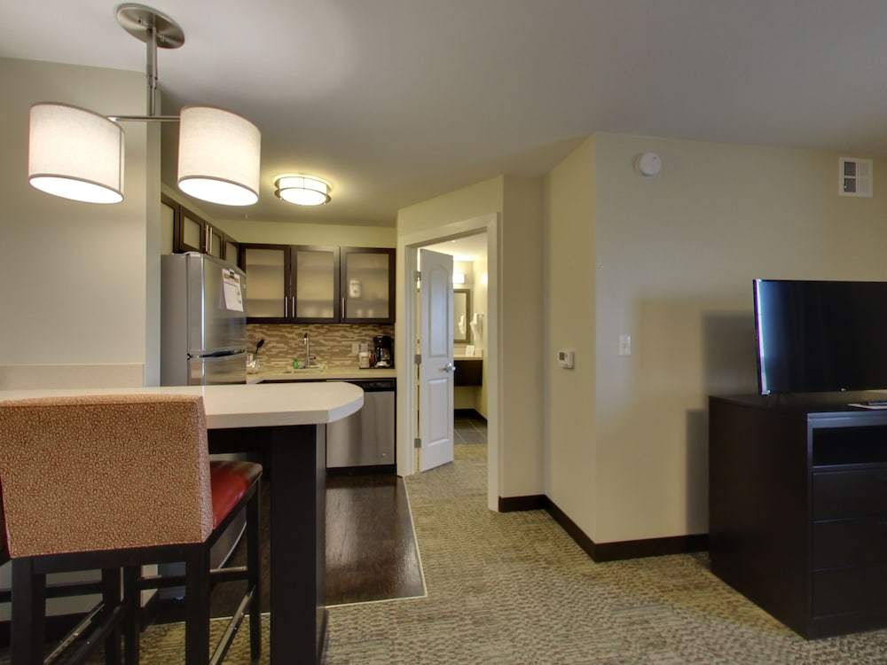 Staybridge Suites Madison Fitchburg - photo 22