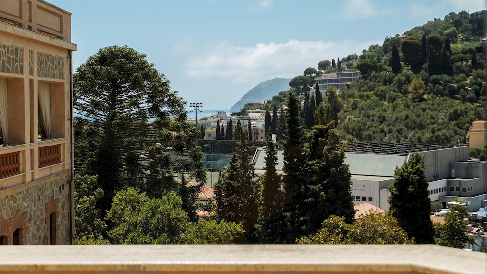 Parco Villa Fiske 2 — 4-Star Luxury Hotel in Alassio, Italy