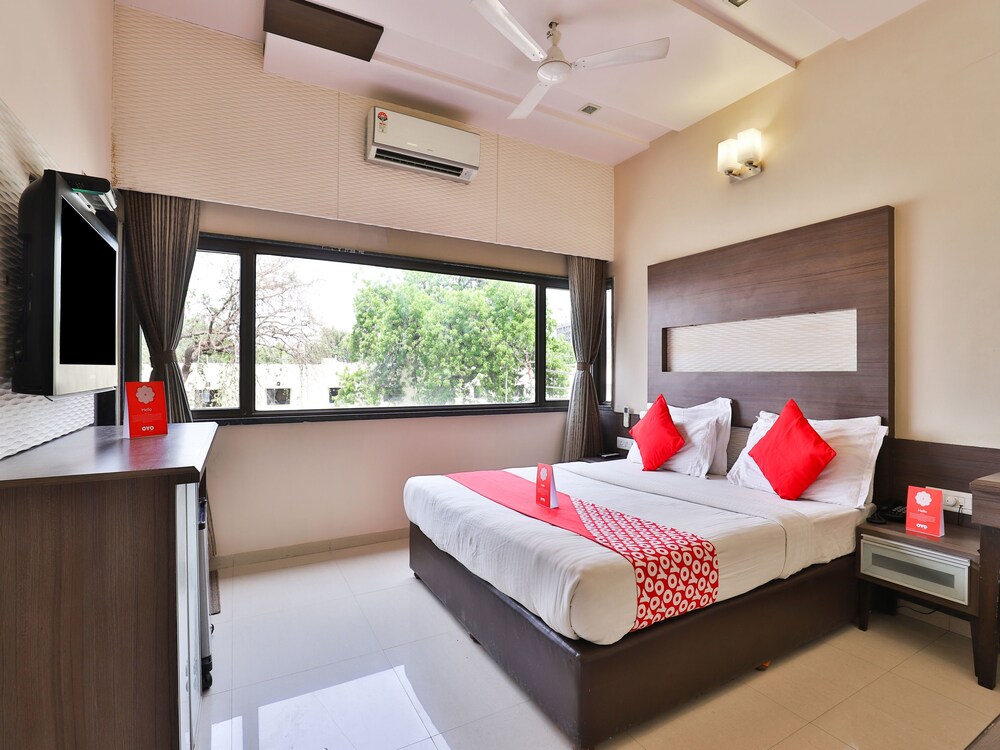 Clubhouse Hotel Raajpath in Vadodara, India