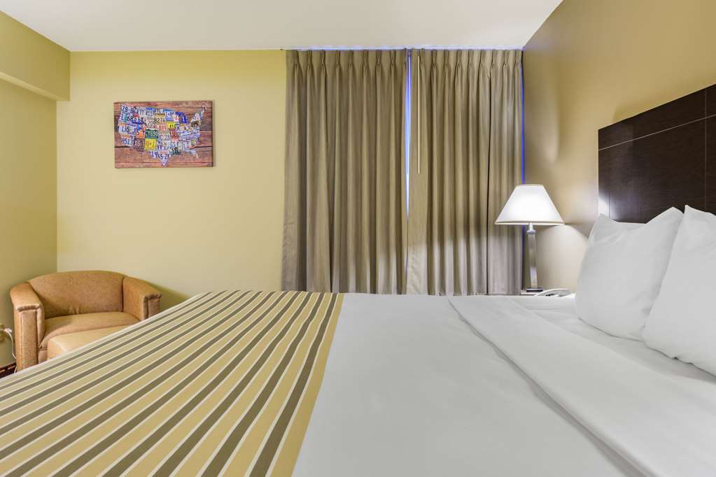 Econo Lodge Inn & Suites Triadelphia Wheeling - photo 23