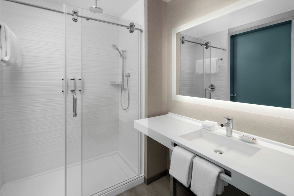 AC Hotel Lansing University Area - photo 21