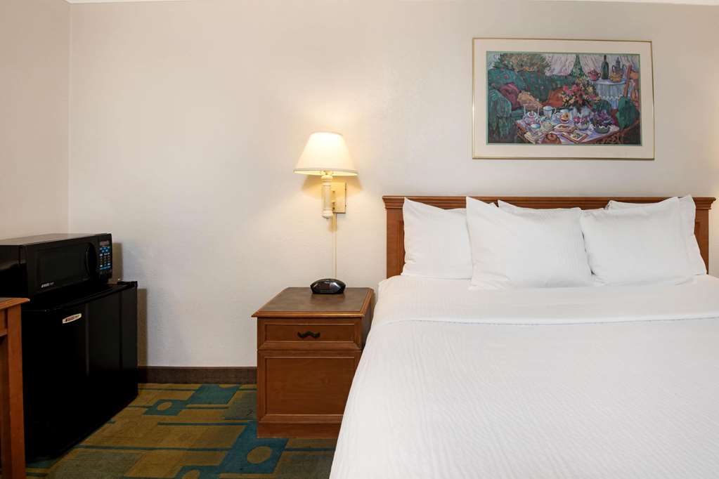 La Quinta Inn By Wyndham IH 10 West San Antonio TX - photo 15