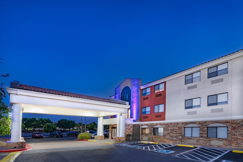 Holiday Inn Express Balloon Fiesta Park by IHG - photo 44