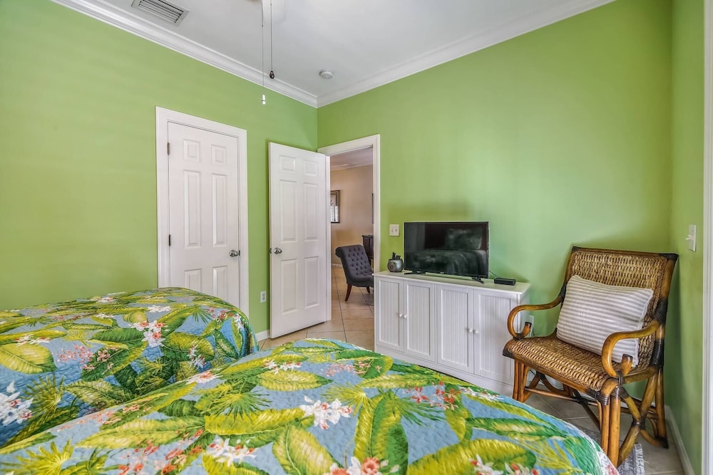 Coral Palm by Avantstay Key West Walkable Gated Community & Shared Pool - photo 12
