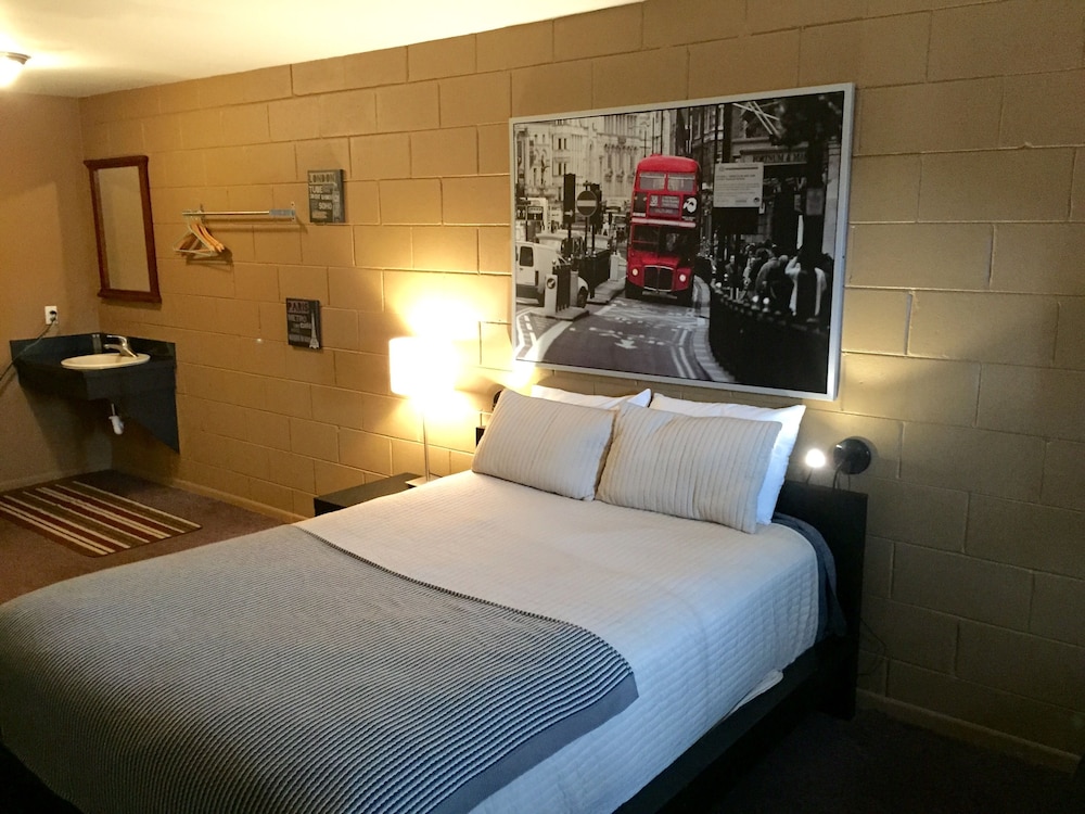 Three Rivers Motel - photo 5