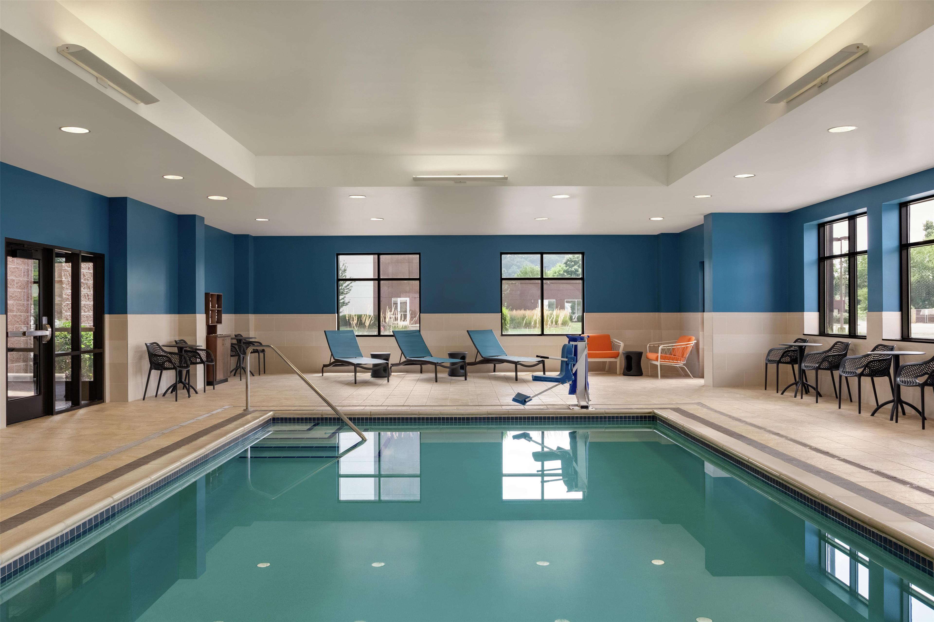 Hampton Inn & Suites Pittsburgh Harmarville - photo 7