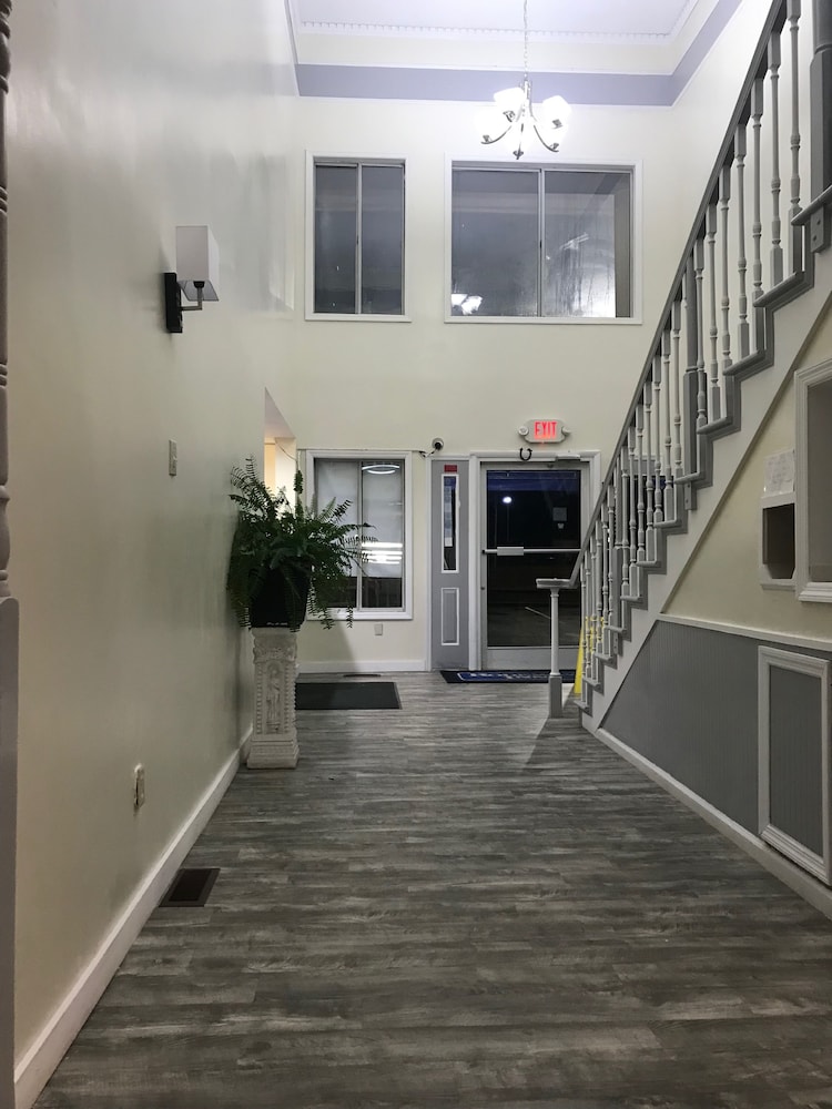 Days Inn by Wyndham Thomson - photo 2