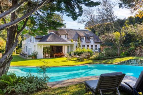 Idyllic Constantia Home — 4-Star Luxury Hotel in Cape Town, South Africa