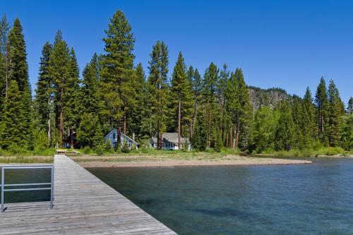Belleview Lakefront by Tahoe Getaways Hot Tub Pier Buoy and Guest House — 4-Star Luxury Hotel in Homewood, United States