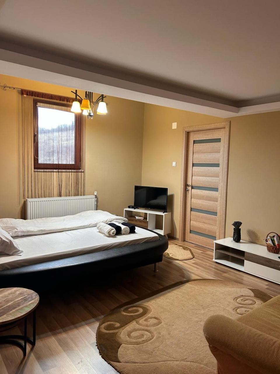 Colț de rai camera de inchiriat — hotel in Resita
