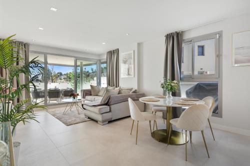 Luxurious Modern Mijas apartment with Pools & Spa Perfect for Families & Golfers by Costarentals Ref 68 — 4-Star Luxury Hotel in Mijas, Spain