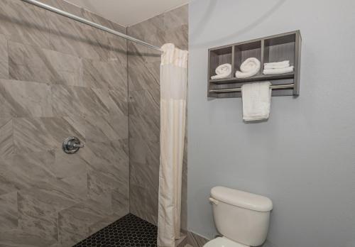 Jamestown inn & Suites - photo 11