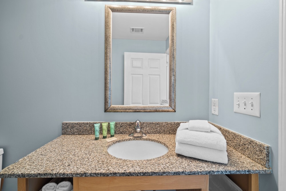 Splash Beach Resort by Book That Condo - photo 106