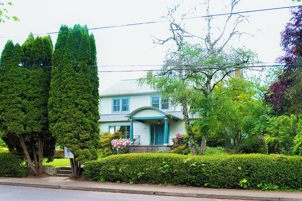 Riverpath Inn - photo 42