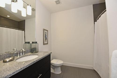 Beautiful 3 Bed Villa 10 Minutes From Disney 17440 Serenity Resort townhouse - photo 15