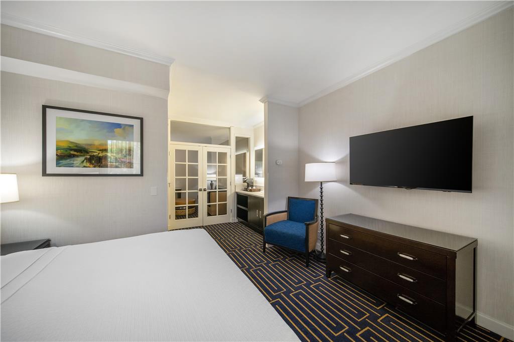 Best Western Plus Palm Court Hotel - photo 22