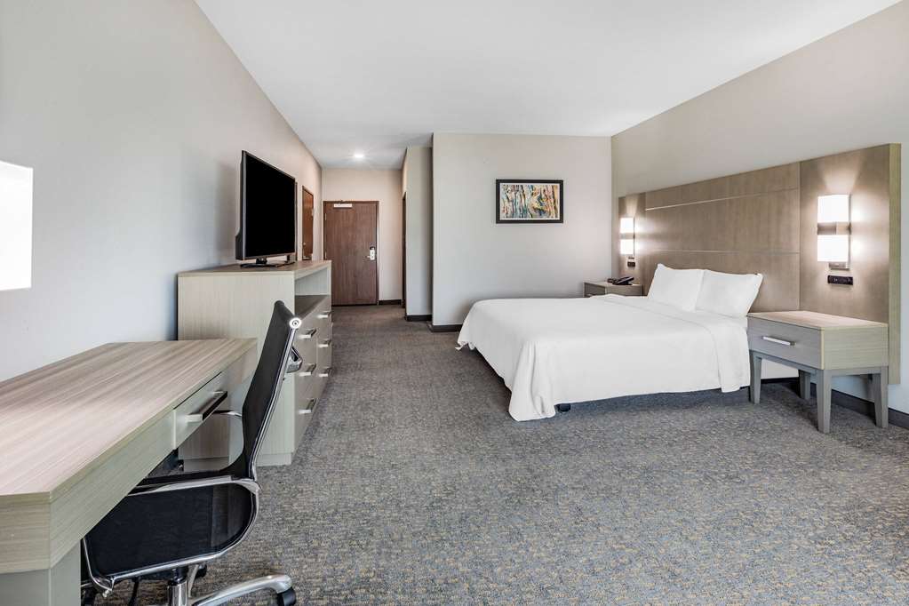 La Quinta Inn & Suites by Wyndham Jackson Cape Girardeau - photo 27