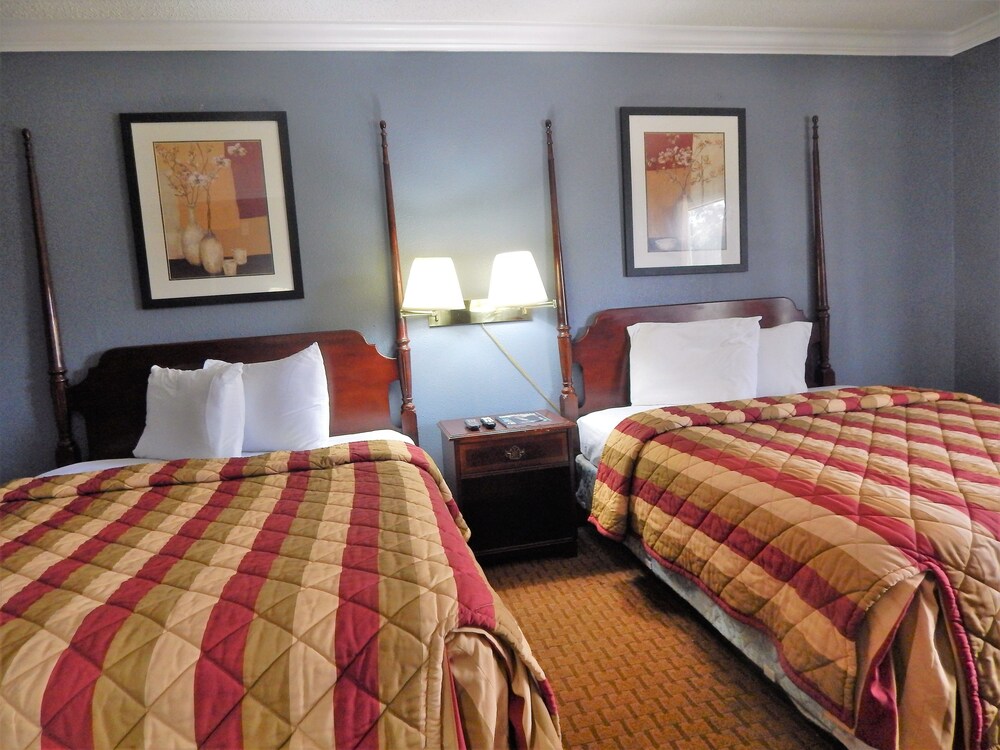 Richmond Suites Hotel - photo 12