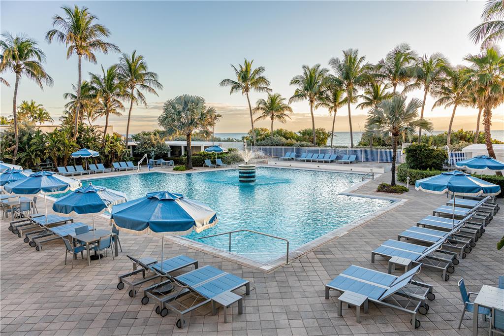 Oceanside Hotel and Suites - photo 17