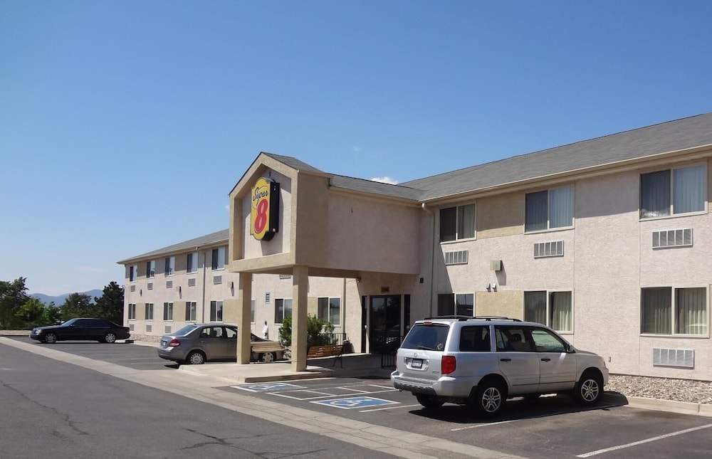 Super 8 by Wyndham Colorado Springs Airport - photo 17