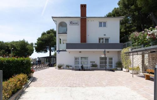 Ten Bedroom Holiday Home In Duce — 5-Star Luxury Hotel in Duce, Croatia
